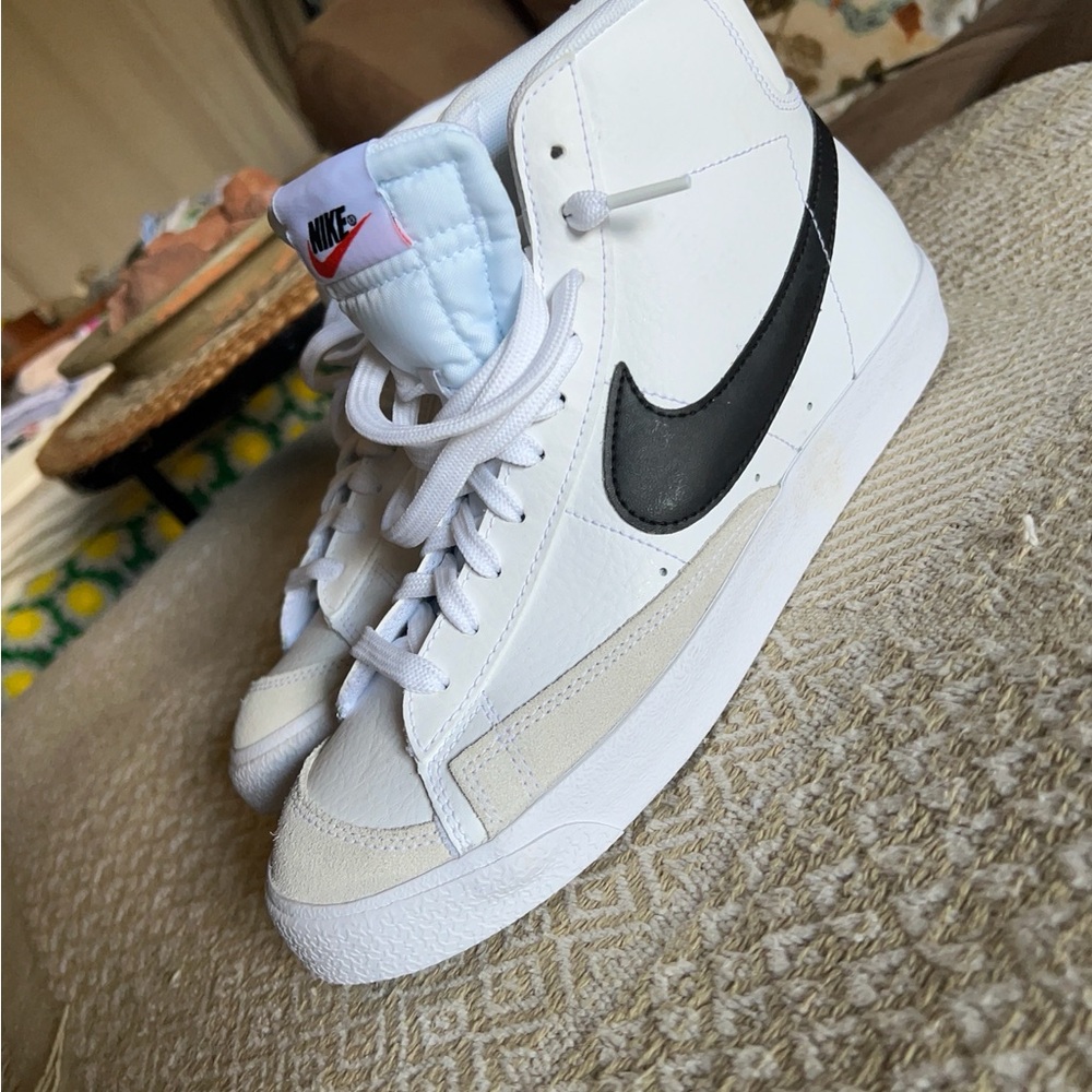 Nike White and Black High-Tops